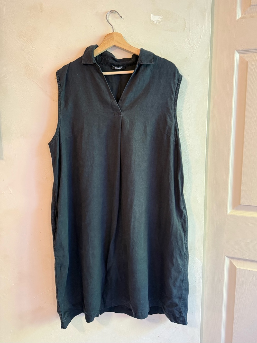 Olsen | 100% Linen | Black Sleeveless | Shift Dress | Collared V-Neck